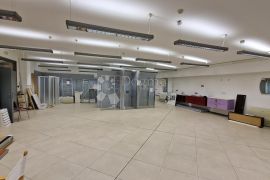 Prostran ured / sala na odličnoj lokaciji!, Pula, Commercial property