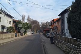 VELIKA DVOJNA KUĆA ZA RENOVACIJU 1KM OD MAKSIMIRSKOG STADIONA, Zagreb, Casa