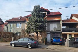 VELIKA DVOJNA KUĆA ZA RENOVACIJU 1KM OD MAKSIMIRSKOG STADIONA, Zagreb, Casa