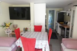 VODICE, lijepo namješten apartman, Vodice, Διαμέρισμα