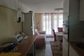 VODICE, lijepo namješten apartman, Vodice, Διαμέρισμα