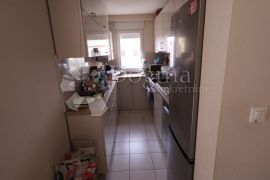 Ekskluzivno komotan i prostran stan Veli vrh 80 m2, Pula, Appartement