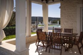 DUBRAVA KOD ŠIBENIKA - PREKRASNA VILLA SA BAZENOM, 282 m2, Šibenik - Okolica, Σπίτι