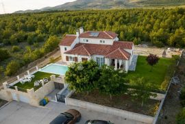 DUBRAVA KOD ŠIBENIKA - PREKRASNA VILLA SA BAZENOM, 282 m2, Šibenik - Okolica, Σπίτι