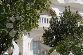 NOVI VINODOLSKI - VILLA NA 200 m OD MORA, Novi Vinodolski, Σπίτι