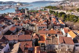 KUĆA U STROGOM CENTRU GRADA TROGIRA, Trogir, Casa