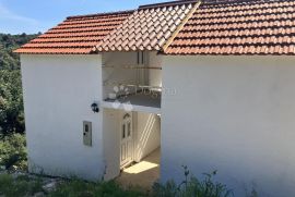 KUĆA NA ŠOLTI 200 M OD MORA, GORNJA KRUŠICA, Šolta, House