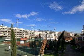 FIRULE, STAN NA ATRAKTIVNOJ LOKACIJI, Split, Apartamento