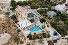 BRODARICA- MEDITERANSKA VILLA S BAZENOM I POGLEDOM, Šibenik - Okolica, بيت