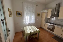 Stan u A/U vili, sa zasebnom garsonjerom 100 m do mora !, Lovran, Appartement