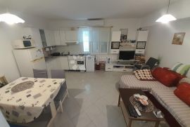 Lijepa kuća sa apartmanima u Kamporu 150m od mora, Rab, Kuća