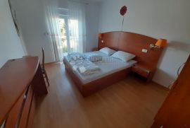 Lijepa kuća sa apartmanima u Kamporu 150m od mora, Rab, Kuća