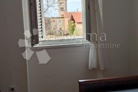 Svijetli Stan s Novom Fasadom -  74m2, Pula, Apartamento