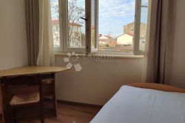 Svijetli Stan s Novom Fasadom -  74m2, Pula, Apartamento