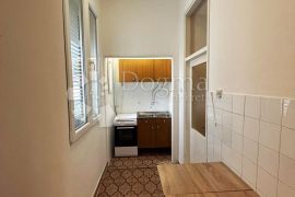 Svijetli Stan s Novom Fasadom -  74m2, Pula, Apartamento