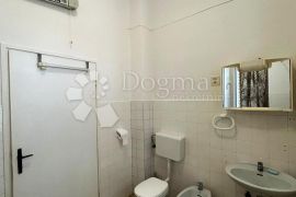 Svijetli Stan s Novom Fasadom -  74m2, Pula, Apartamento