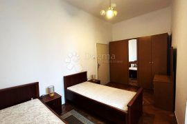 Svijetli Stan s Novom Fasadom -  74m2, Pula, Apartamento