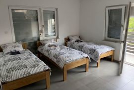 Sisak Stupno apartmanska kuća za radnike, Sisak - Okolica, Kuća