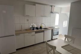 Sisak Stupno apartmanska kuća za radnike, Sisak - Okolica, Kuća