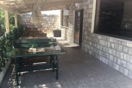 Poslovni prostor u Drveniku - najam, Gradac, Propiedad comercial