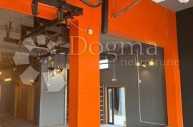 POSLOVNO STAMBENI OBJEKAT 1300M2, Trogir - Okolica, Commercial property