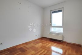 PRODAJA STANA, 6-SOBNI+PARKING+SPREMIŠTE, 132.5 m2, ODRA, Zagreb, Appartment