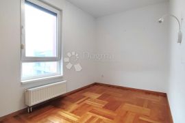 PRODAJA STANA, 6-SOBNI+PARKING+SPREMIŠTE, 132.5 m2, ODRA, Zagreb, Appartment