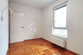 PRODAJA STANA, 6-SOBNI+PARKING+SPREMIŠTE, 132.5 m2, ODRA, Zagreb, Appartment