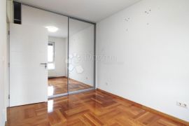 PRODAJA STANA, 6-SOBNI+PARKING+SPREMIŠTE, 132.5 m2, ODRA, Zagreb, Appartment