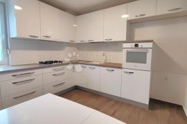 PRODAJA STANA, 6-SOBNI+PARKING+SPREMIŠTE, 132.5 m2, ODRA, Zagreb, Appartment