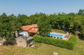 Prekrasna Villa sa prostranom okućnicom 9400 m², Labin, Kuća