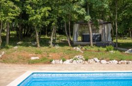 Prekrasna Villa sa prostranom okućnicom 9400 m², Labin, Kuća