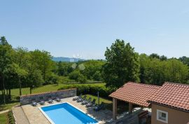 Prekrasna Villa sa prostranom okućnicom 9400 m², Labin, Kuća