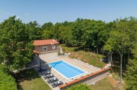 Prekrasna Villa sa prostranom okućnicom 9400 m², Labin, Kuća