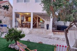 DRVENIK DREAM HOUSE 109m2, Trogir - Okolica, بيت