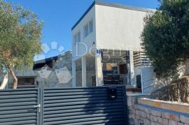 DRVENIK DREAM HOUSE 109m2, Trogir - Okolica, بيت