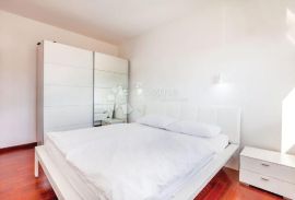 Moderni jednosobni apartman u potkrovlju, Rab, Wohnung