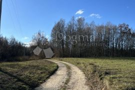 ŽITNIK GRAĐEVINSKO ZEMLJIŠTE UZ RIJEKU LIKU 3435 M2, Gospić - Okolica, Земля