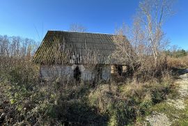 ŽITNIK GRAĐEVINSKO ZEMLJIŠTE 66332 M2 S 3 POSTOJEĆA OBJEKTA, Gospić - Okolica, Arazi