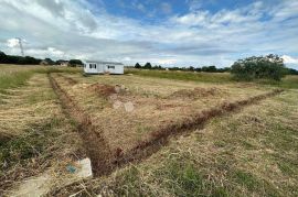 Poljoprivredno zemljište sa pristupnim putem, Ližnjan, Land