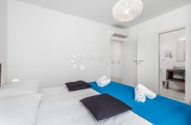 UHODANI BUSINESS S 1 KUĆOM I 6 APARTMANA, Poreč, Σπίτι