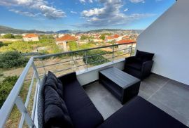 ODLIČAN APARTMAN 150M OD MORA, Seget, Stan