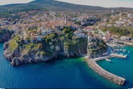 KUĆA SA OKUĆNICOM I POGLEDOM NA MORE, Vrbnik, Haus