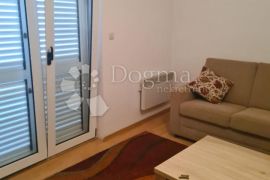 SRIMA, VODICE prekrasna apartmanska kuća, Vodice, Haus