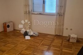 SRIMA, VODICE prekrasna apartmanska kuća, Vodice, Haus