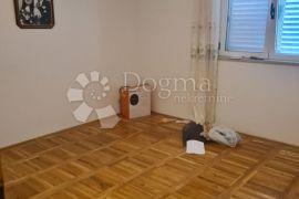 SRIMA, VODICE prekrasna apartmanska kuća, Vodice, Haus