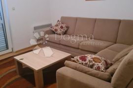 SRIMA, VODICE prekrasna apartmanska kuća, Vodice, Haus