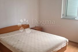 SRIMA, VODICE prekrasna apartmanska kuća, Vodice, Haus