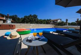 LIJEPA VILLA S BAZENOM I JACUZZIJEM, NADOMAK POREČA, Poreč, Casa