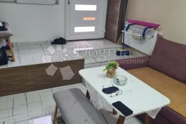 VODICE CENTAR, apartman na korak do plaže, Vodice, شقة